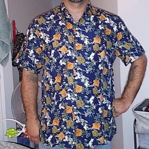 Button up floral shirt size m